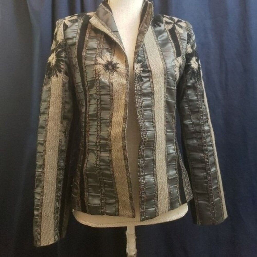 Flores & Flores Silver Jacket size 6 Embroidered flowers floral dressy casual